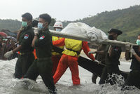 Barmští záchranáři vytáhli z moře již asi polovinu těl obětí (ilustrační foto).