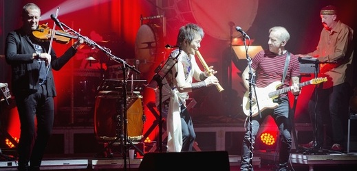 Joji Hirota & Taiko Drummers na koncertu skupiny Čechomor.