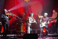 Joji Hirota & Taiko Drummers na koncertu skupiny Čechomor.