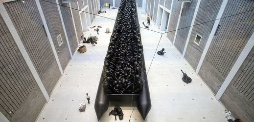 Ve Veletržním paláci v Praze instalovali 15. března dílo čínského výtvarníka a aktivisty Aj Wej-weje s názvem Zákon cesty.