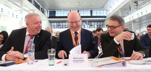 Milan Chovanec (vlevo), Bohuslav Sobotka (uprostřed), Lubomír Zaorálek.