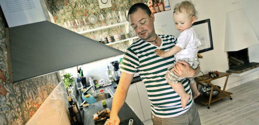 Rodičovskou dovolenou využívají v Česku jen dvě procenta mužů (ilustrační foto).
