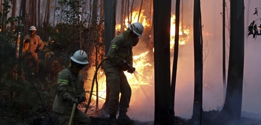 Nasazeno je přes 1700 hasičů.