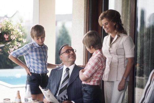 Snímek rodiny Helmuta Kohla v jejich domě.