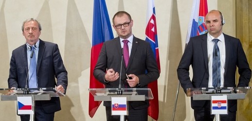 Zleva Martin Stropnický, Marián Saloň, Petar Mihatov. 