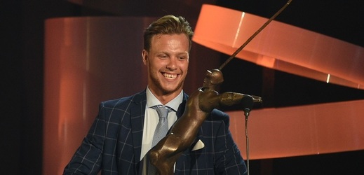 David Pastrňák se stal držitelem trofeje Zlatá hokejka 2017