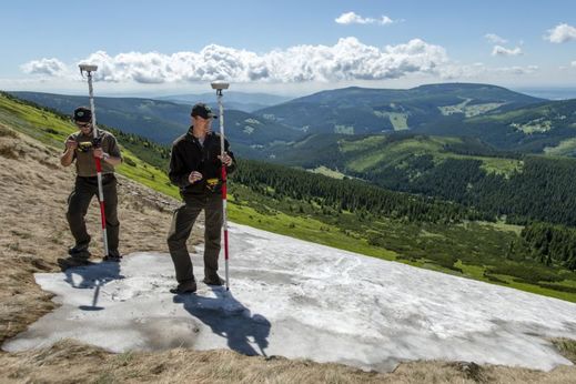 Sněhové pole v Krkonoších loni roztálo v polovině června, předloni počátkem července.