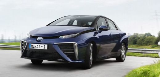 Nejen pohonem, ale také vzhledem Toyota Mirai ukazuje, že je autem budoucnosti. 