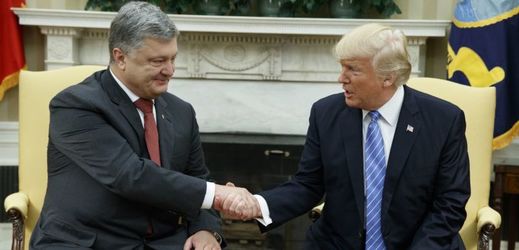 Petro Porošenko a Donald Trump.