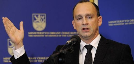Bývalý generální sekretář ministerstva obrany Jan Vylita zůstává zaměstnancem resortu.