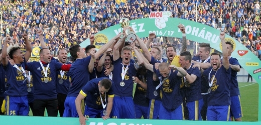 Takhle fotbalisté Zlína slavili vítězství v Českém poháru, získat Superpohár pro ně však bude mnohem obtížnější.