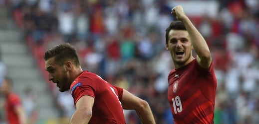 Čeští fotbalisté se radují ze vstřeleného gólu do sítě Itálie (ME do 21 let)