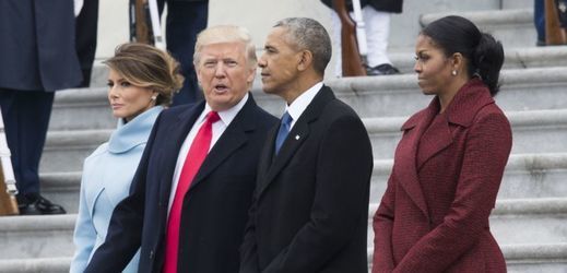 Barack Obama a Donald Trump s manželkami.