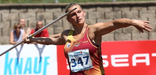 Atletka Barbora Špotáková ovládla svůj závod a významně přispěla k udržení mezi elitou.
