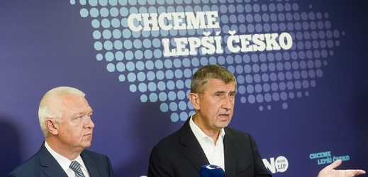 	 Předseda hnutí ANO Andrej Babiš (vpravo) a první místopředseda a předseda poslaneckého klubu Jaroslav Faltýnek.