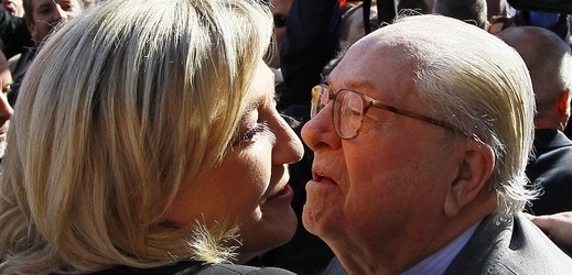 Marine Le Penová a Jean Marie Le Pen. 