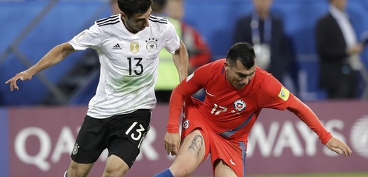 Němci ve finále Poháru FIFA proti Chile. 