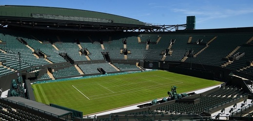 Areál tenisových kurtů ve Wembley. 