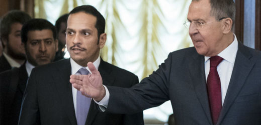Katarský ministr zahraničí šajch Muhammad bin Abdar Rahmán Sání (vlevo).