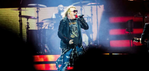 Zpěvák Axl Rose z kapely Guns N'Roses. 