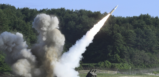 Fotografie zkoušky rakety, kterou poskytlo jihokorejské ministerstvo obrany.
