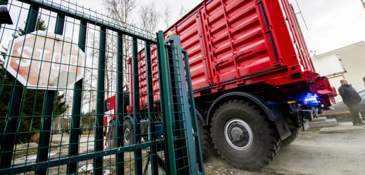 V areálu muničního skladu v Květné na Svitavsku je materiál již od roku 2015.
