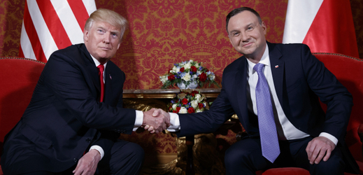 Americký prezident Donald Trump (vlevo) spolu s polským prezidentem Andrzejem Dudou.