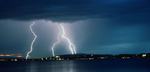 Odborníci varují před silnými bouřkami (ilustrační foto).