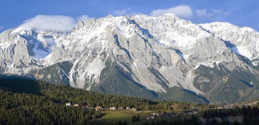 Ledovcová skála pohoří Dachstein.