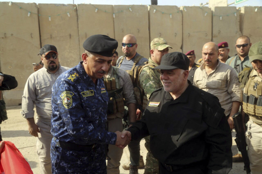 Irácký premiér Hajdar Abádí při příjezdu do Mosulu.