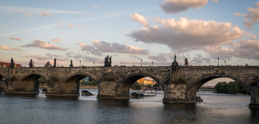 Pohled na pražský Karlův most.