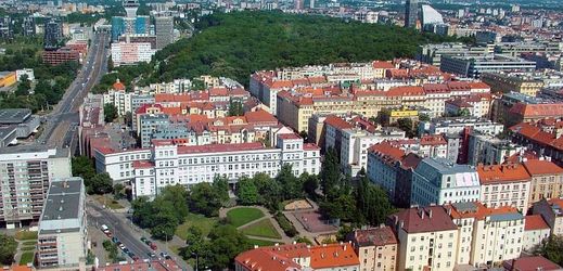 Pohled na Olšanskou ulici ze Žižkovské věže.