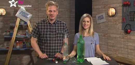Kutilové Adam a Lucie ukážu, jak si vyrobit trychtýř z PET lahve.