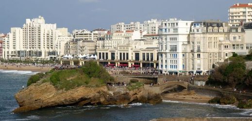 Francouzské lázeňské přímořské letovisko Biarritz (ilustrační foto).