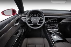 Interiér luxusní limuzíny má záměrně minimalistický design.