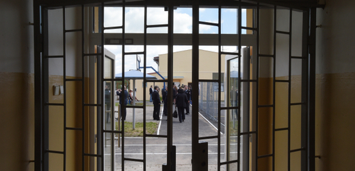 V Drahonicích na Lounsku byla 3. července znovuotevřena věznice. 