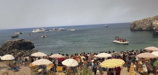 Turisti evakuováni z letoviska San Vito na Sicílii.