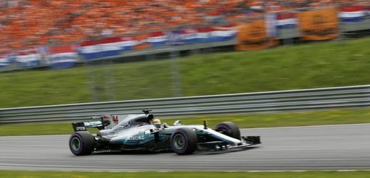 Lewis Hamilton chce zaútočit na vedení v šampionátu.