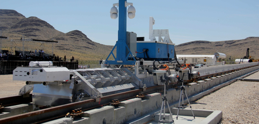 Snímek z příprav na testování hyperloop v Nevadské poušti.