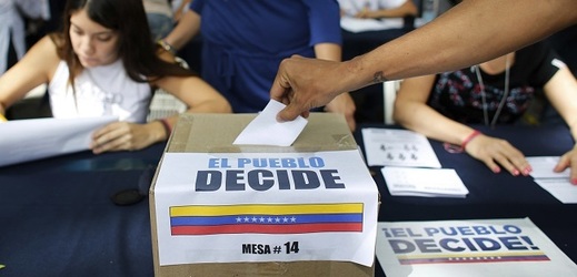 Venezuelská opozice uspořádala neoficiální referendum.