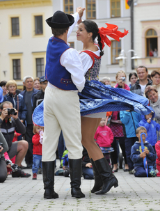 Členové slovenského souboru Vtáčnik z Prievidze během loňského ročníku festivalu.