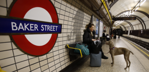 Incident se odehrál na zastávce metra v Londýně (ilustrační foto).