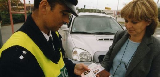 Neplatný řidičský průkaz může přijít při kontrole draho (ilustrační foto).