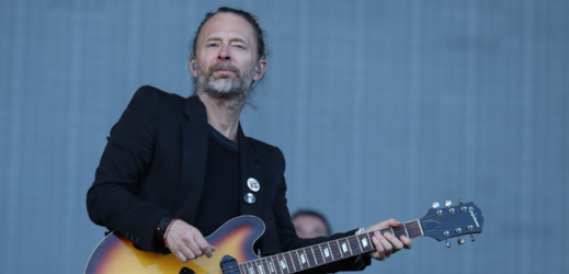 Zpěvák Thom Yorke z britské rockové kapely Radiohead.