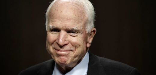 Republikánský senátor John McCain.