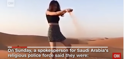 Takové oblečení ženy se v Saúdské Arábii považuje za nepřijatelné.