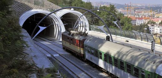 Tunel mezi pražským Hlavním nádražím a stanicí Praha-Libeň.