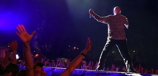 Skupina Midnight Oil z Austrálie vystoupila 21. července v Ostravě na hudebním festivalu Colours of Ostrava. Na snímku je zpěvák Peter Garrett.