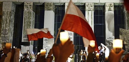 Protest ve Varšavěpřed budovou nejvyššího soudu.