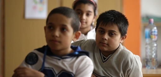 Romové se ve vzdělávání často setkávají s diskriminací.